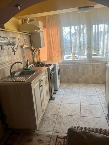 Apartament cu 3 camere decomandat în Crâng