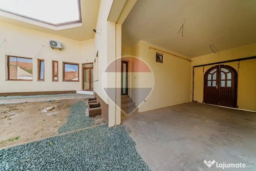 Casă cu 5 camere cu Teren 403 Mp în Central