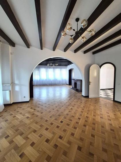 Apartament cu 5 camere în Aviatorilor