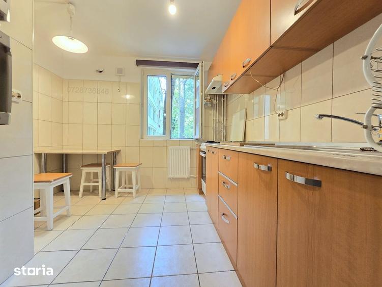Apartament cu 4 camere decomandat, mobilat în Berceni