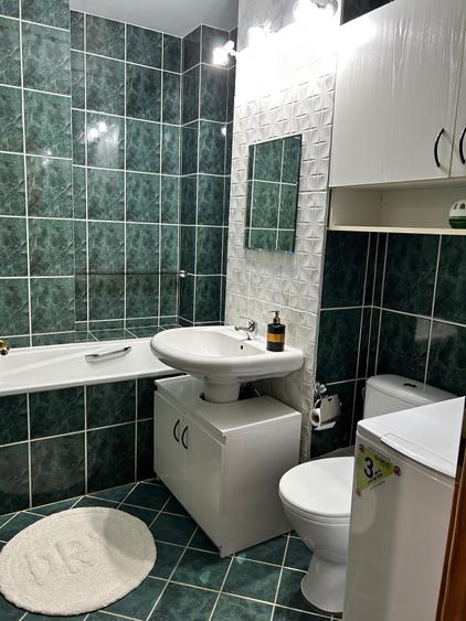 Inchiriez apartament cu 2 camere decomandat str Magheru etaj 1 - 1