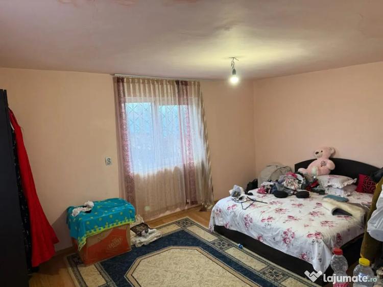 Casă cu 4 camere cu Teren 120 Mp în Brestei
