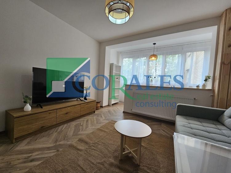 Apartament cu 2 camere decomandat, mobilat în Central