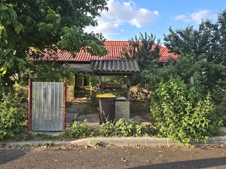 Casă cu 4 camere în Traian