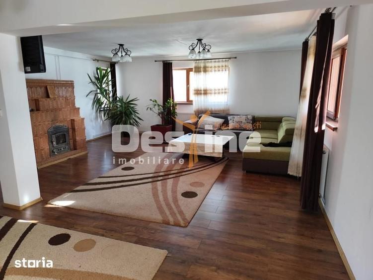 Casă cu 6 camere cu Teren 2756 Mp în Central