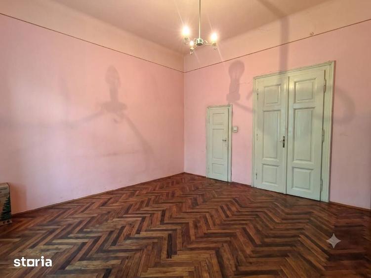 Apartament cu 3 camere semidecomandat în Central