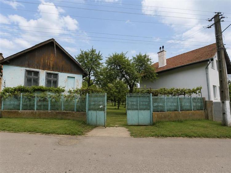 Casă individuală cu 2 camere cu Teren 2112 Mp în Sângătin