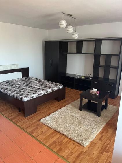 Garsonieră decomandată în Smeura