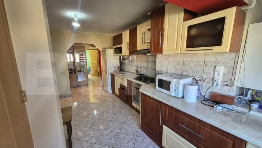Apartament cu 3 camere decomandat în Carpați 2