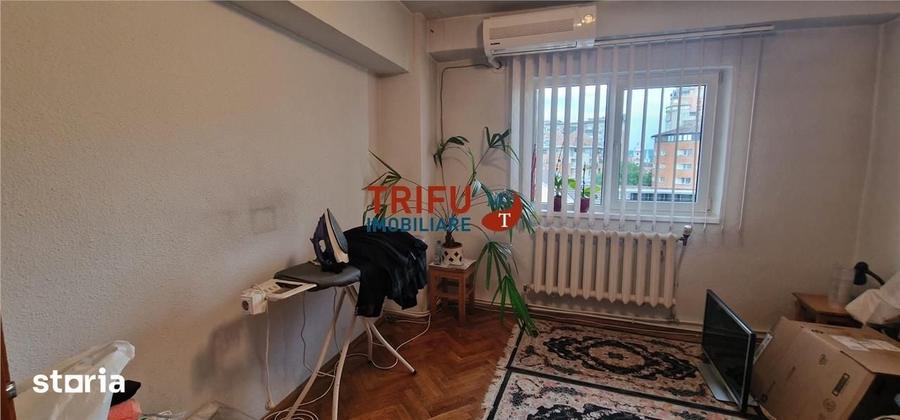 Apartament cu 4 camere decomandat în Central