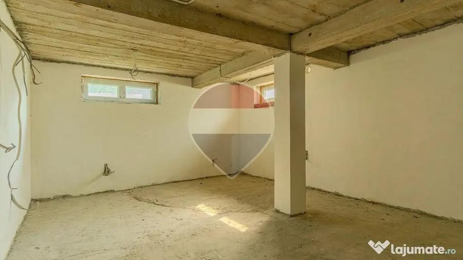 Casă cu 7 camere cu Teren 1322 Mp în Bunloc