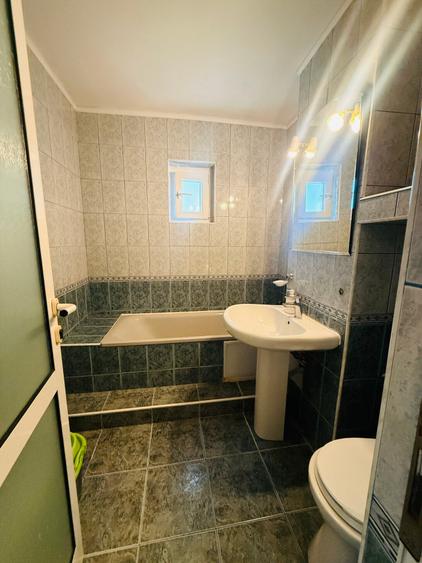 Apartament cu 3 camere decomandat, mobilat în Păcurari