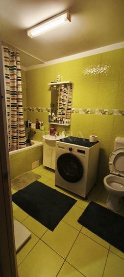 Apartament cu 3 camere semidecomandat, mobilat în Florești