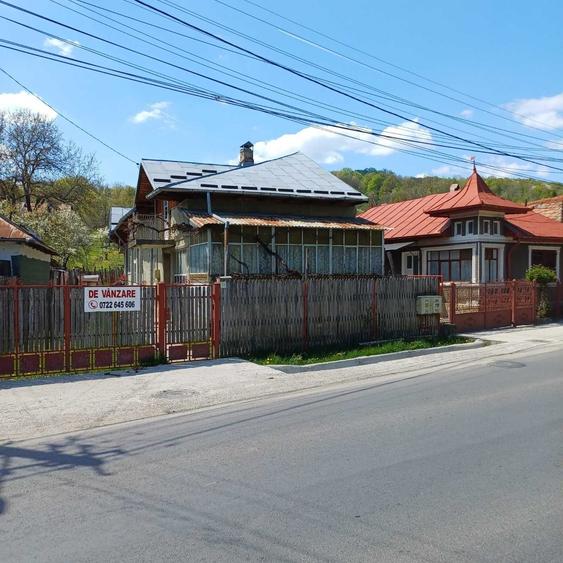 Casă cu 4 camere în Central