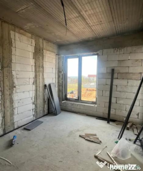 Casă cu 5 camere cu Teren 242 Mp în Central