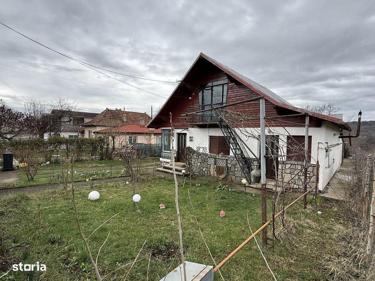 Casă cu 4 camere în Central