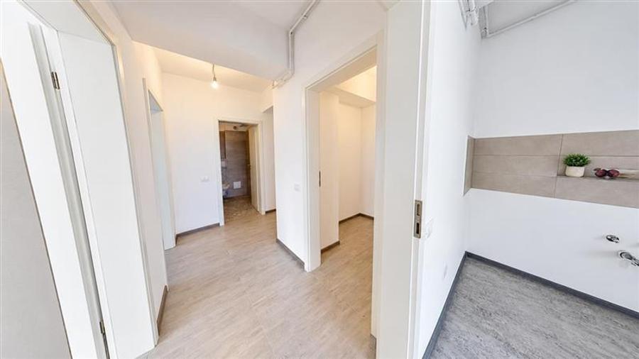 Apartament cu 2 camere decomandat în Tractorul