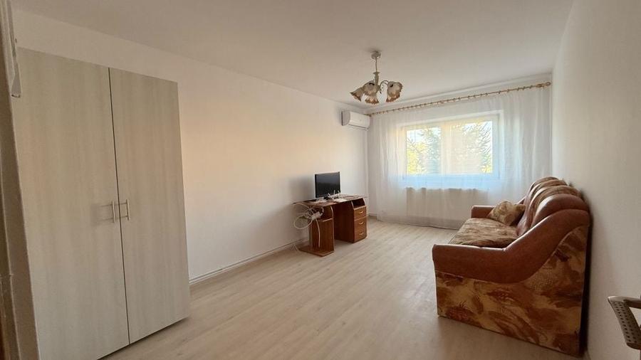 Apartament cu 2 camere decomandat în Triaj
