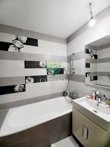 Apartament cu 4 camere decomandat, mobilat în Băneasa