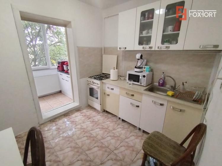 Apartament cu 3 camere decomandat, mobilat în Girocului