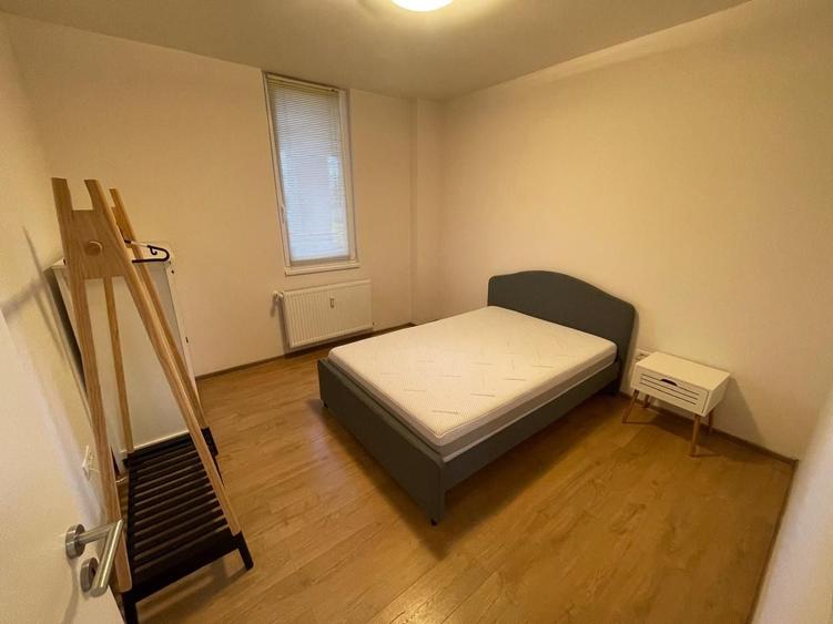 Apartament cu 3 camere semidecomandat, mobilat în Giroc