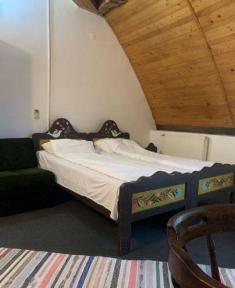 Casă individuală cu 6 camere cu Teren 641 Mp în Central