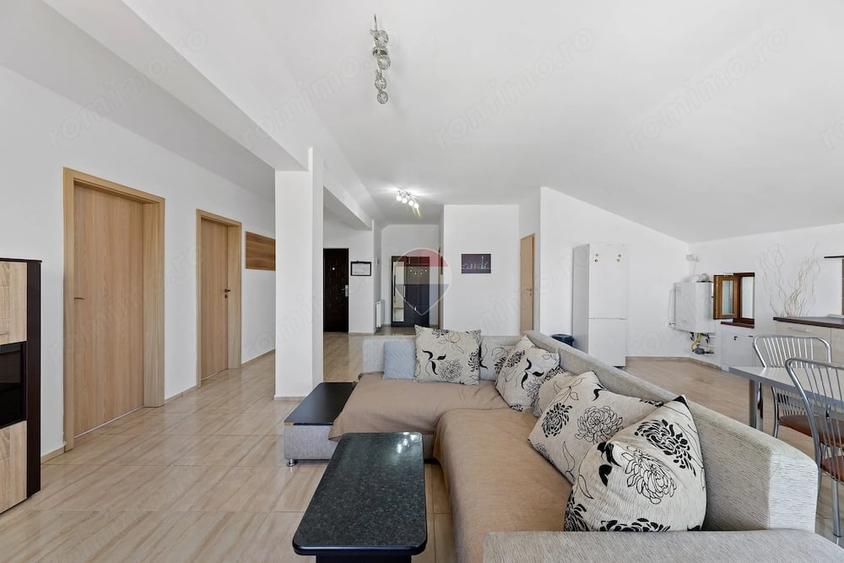 Apartament cu 3 camere decomandat în Intim