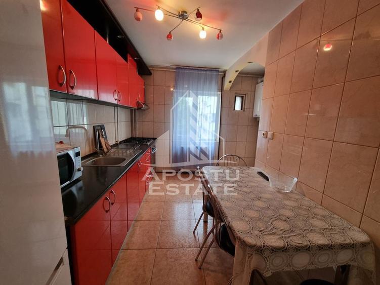 Apartament cu 3 camere decomandat, mobilat în Girocului