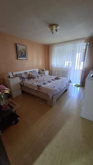 Apartament cu 3 camere decomandat în Micro 5