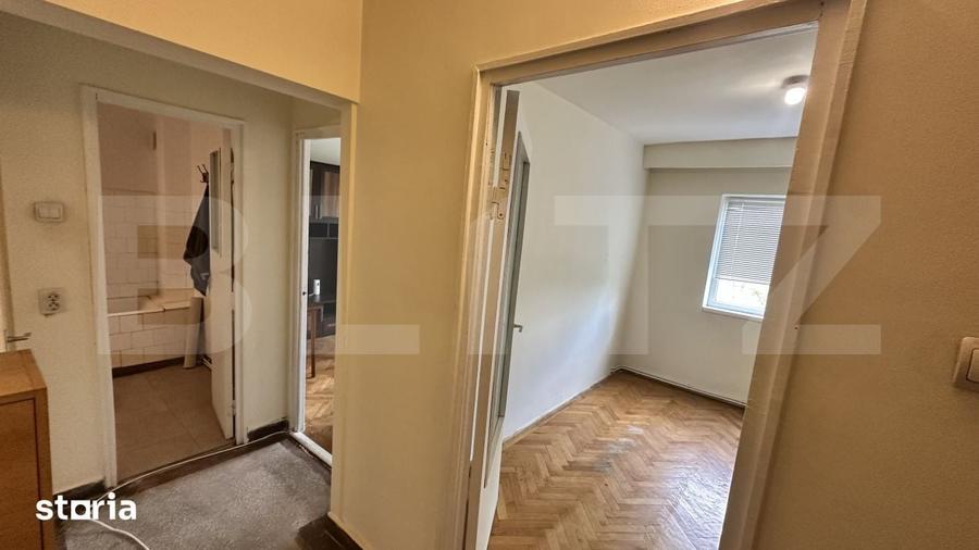 Apartament cu 4 camere decomandat în Central