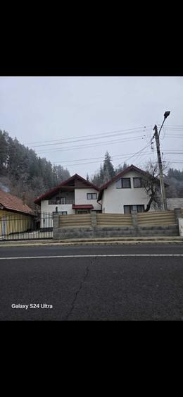 Casă cu 4 camere în Central