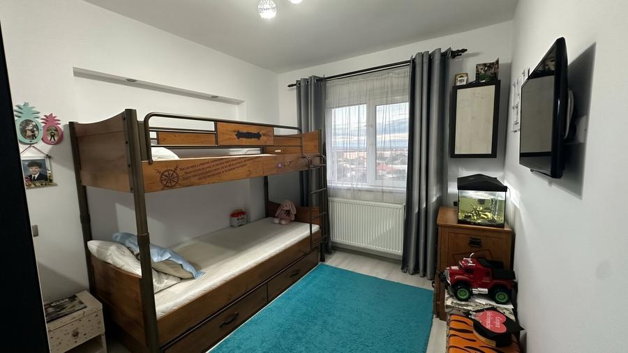 Apartament cu 3 camere decomandat, mobilat în 8 Martie