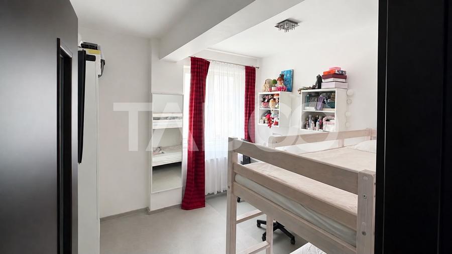 Apartament cu 3 camere decomandat, mobilat în Turnișor