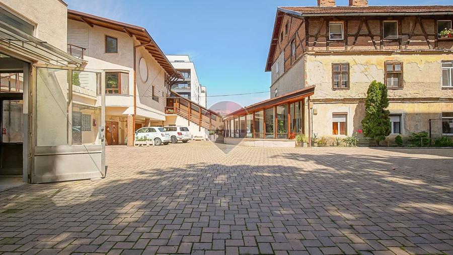 Spațiu comercial, de 255 mp, în Brașovul Vechi