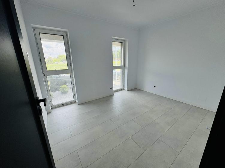 Apartament cu 4 camere semidecomandat în Florești