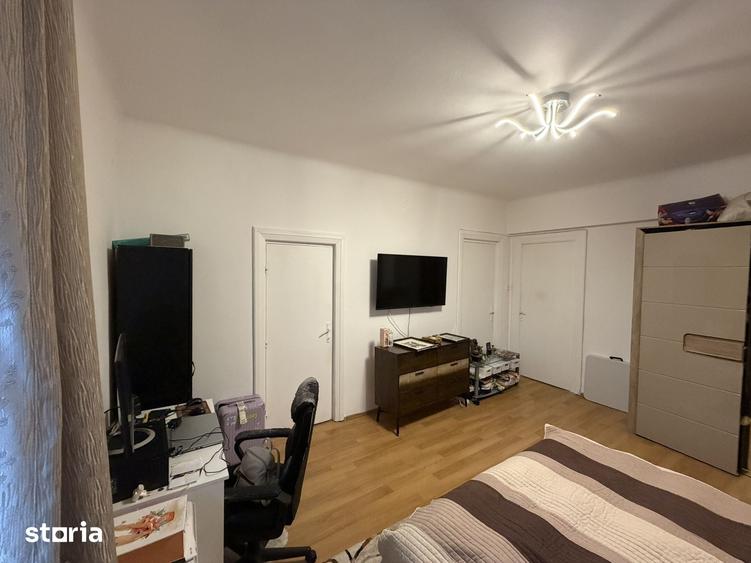 Apartament cu 3 camere semidecomandat în Gara de Nord