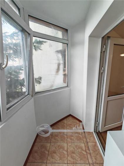 Apartament cu 3 camere decomandat în Nicolina