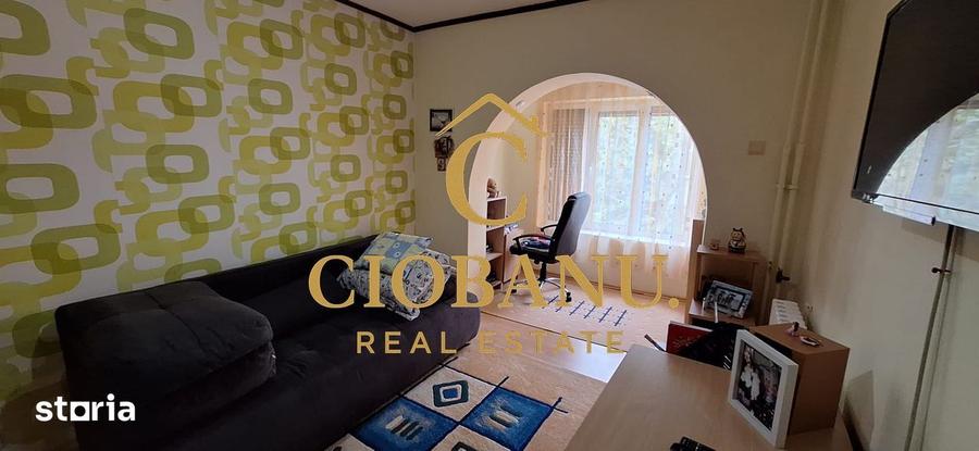 Apartament cu 3 camere decomandat, mobilat în Rovine