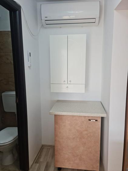 Apartament cu 2 camere semidecomandat, mobilat în P-ța Victoriei