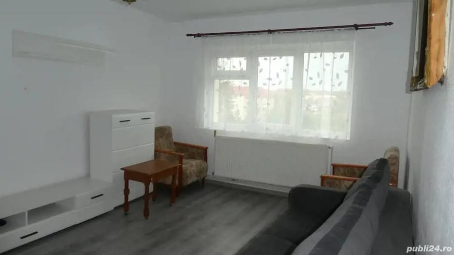 Apartament cu 4 camere decomandat în Horezu