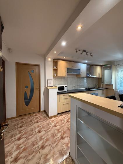Apartament cu 3 camere decomandat în Central