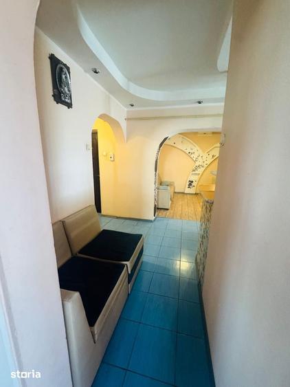 Apartament cu 3 camere în Mazepa 1