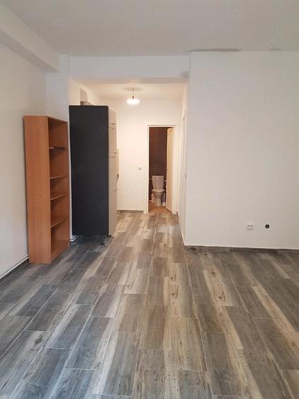 Apartament cu 2 camere semidecomandat în Traian