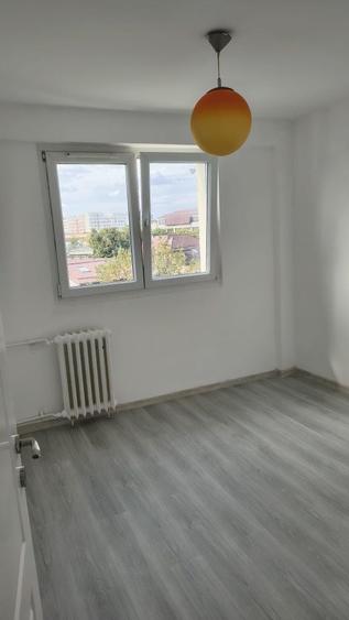 Apartament cu 2 camere decomandat în Teiul Doamnei