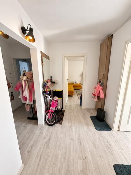 Apartament cu 3 camere decomandat, mobilat în Central