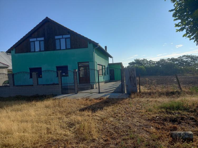 Casă cu 4 camere în Teremia Mică