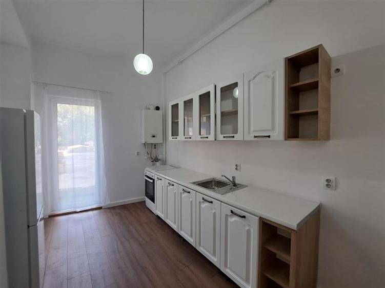 Apartament cu 2 camere semidecomandat, mobilat în Dâmbul Rotund