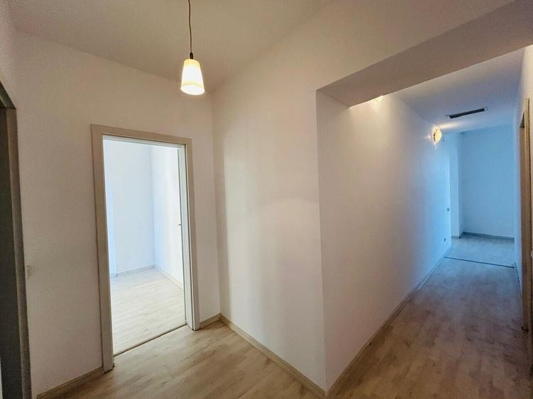 Apartament cu 3 camere decomandat, mobilat în Universitate