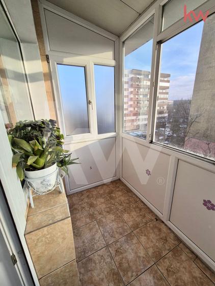 Apartament cu 3 camere semidecomandat, mobilat în Brazda lui Novac