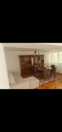 Apartament cu 3 camere decomandat în Decebal